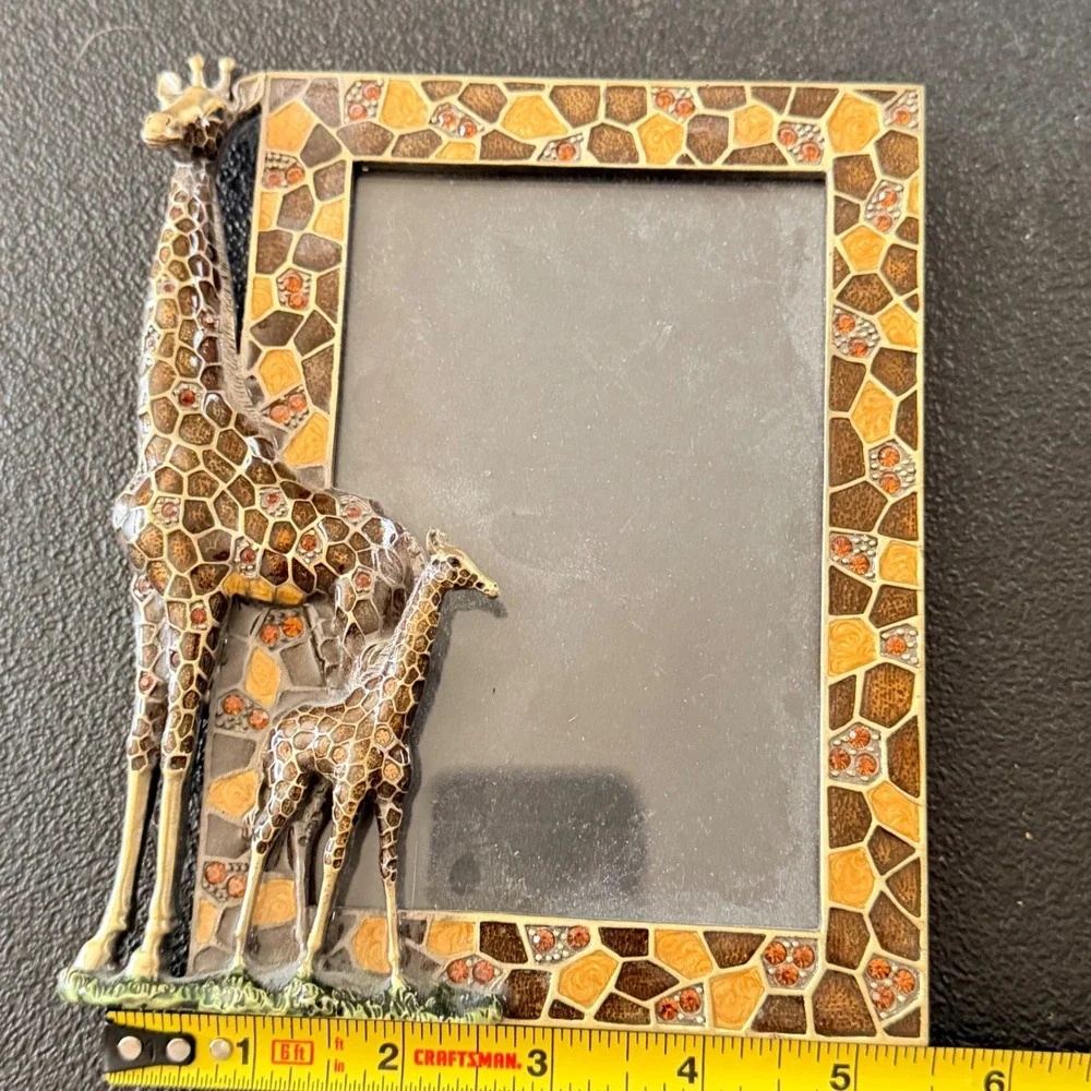 Unbranded enameled metal